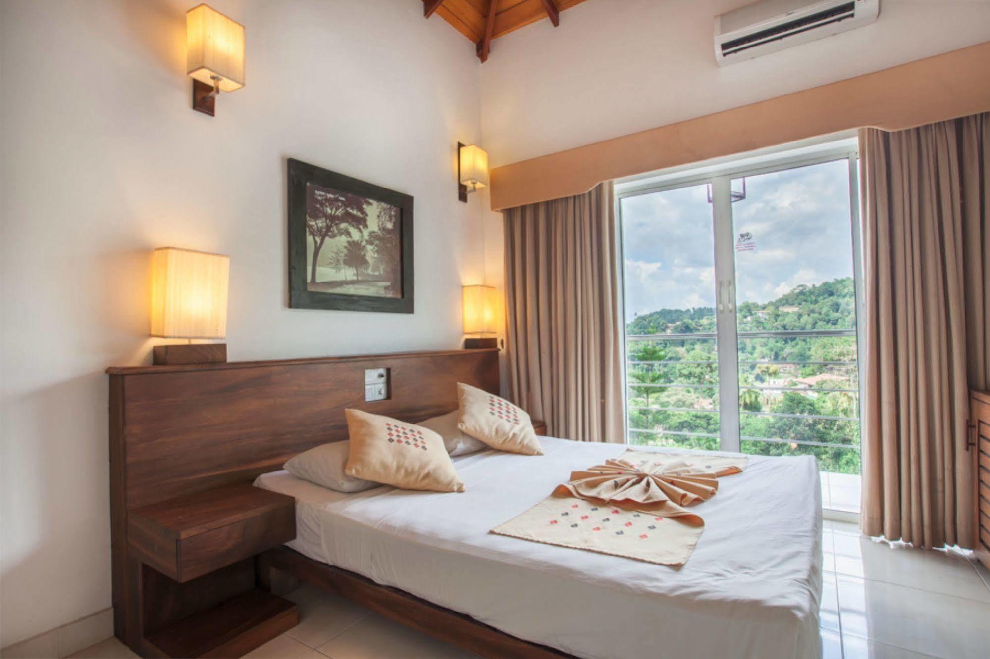 Senani Hotel Kandy Eksteriør bilde